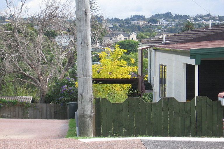 Photo of property in 2/53 Browns Bay Road, Browns Bay, Auckland, 0630