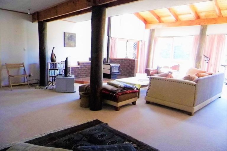 Photo of property in 5 Kekeno Grove, Tirohanga, Lower Hutt, 5010