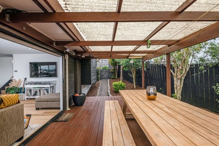 Photo of property in 1/41 Target Road, Totara Vale, Auckland, 0629