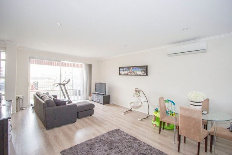 Photo of property in 17 Hakawai Avenue, Takanini, 2112