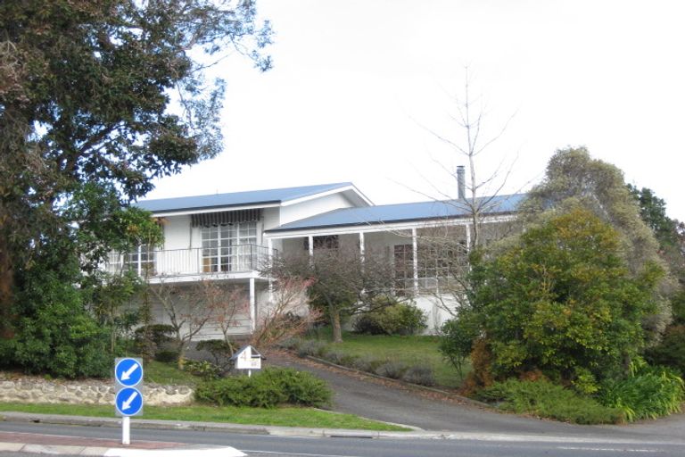 Photo of property in 4 Tauroa Road, Havelock North, 4130