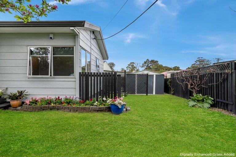 Photo of property in 2/1 Woodside Road, Massey, Auckland, 0614