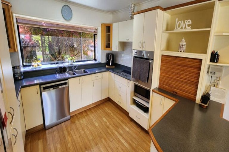 Photo of property in 8 Frank Frethey Place, Highlands Park, New Plymouth, 4312