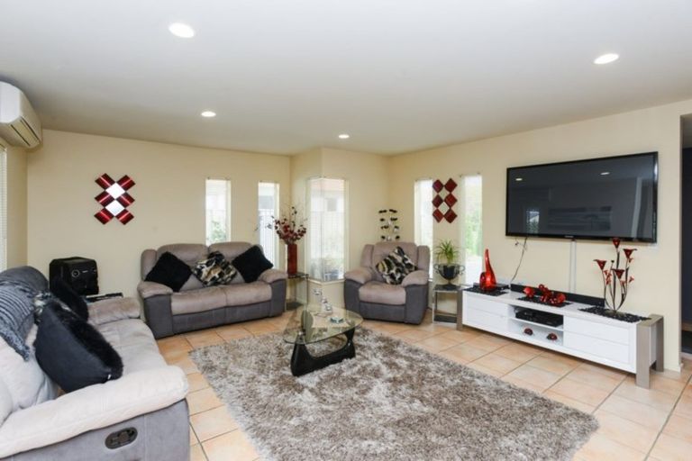 Photo of property in 2 Queens Walk, Taradale, Napier, 4112