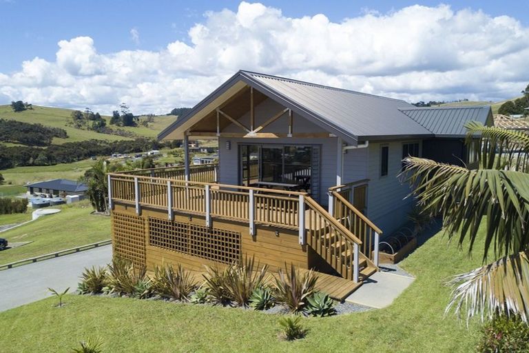 Photo of property in 17 Lori Lane, Coopers Beach, 0420