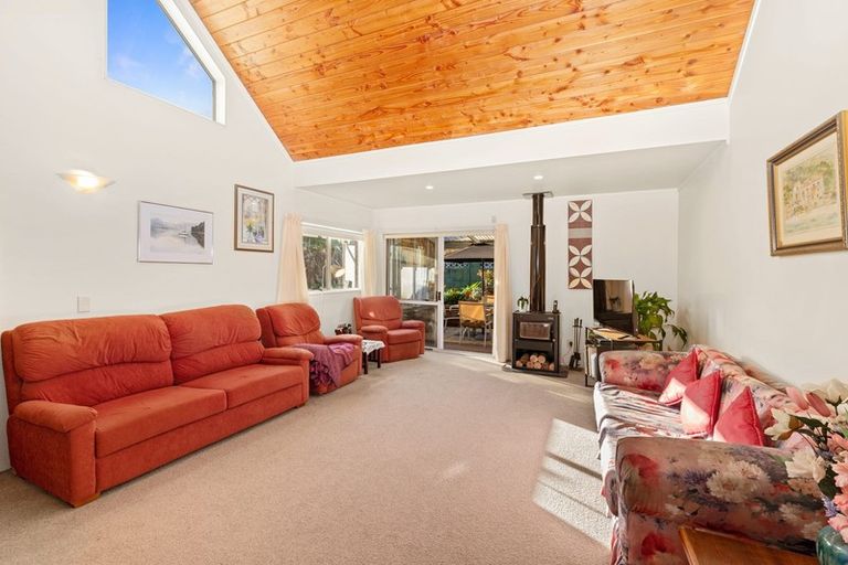 Photo of property in 2/30 Wharf Road, Te Atatu Peninsula, Auckland, 0610