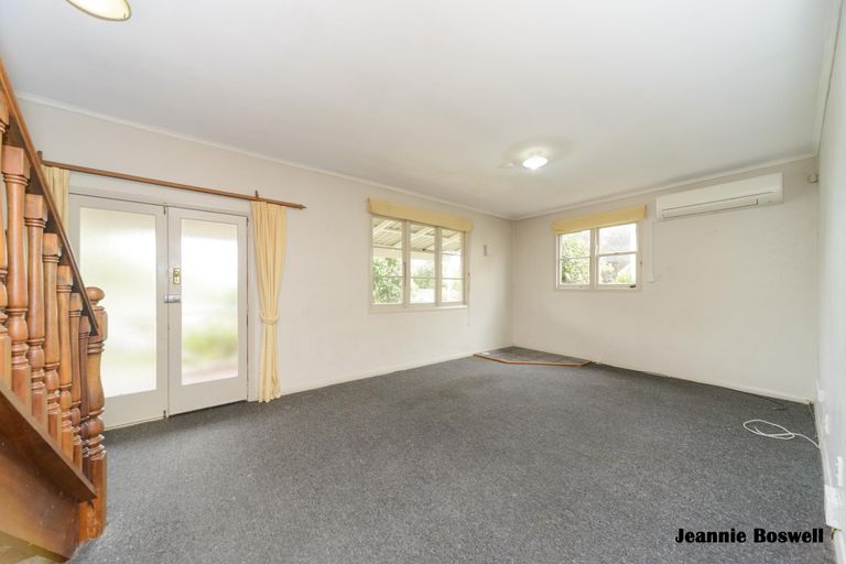 Photo of property in 5 Rangitira Avenue, Palmerston North, 4414