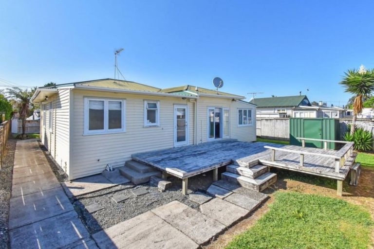 Photo of property in 10 Berkeley Road, Manurewa, Auckland, 2102