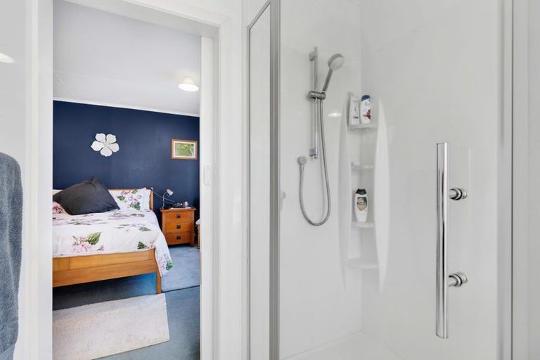 Photo of property in 22 Waiwera Place, Merrilands, New Plymouth, 4312