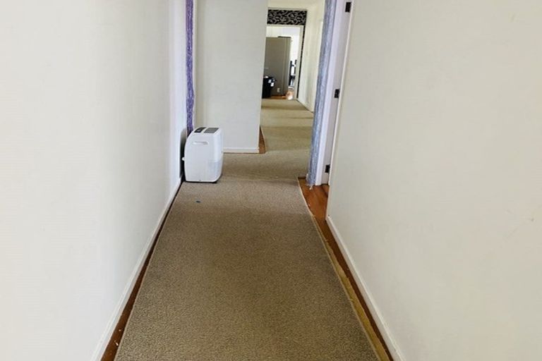 Photo of property in 13 Booralee Avenue, Botany Downs, Auckland, 2010