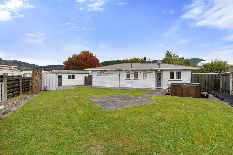 Photo of property in 15 Bonnie Glen Crescent, Ebdentown, Upper Hutt, 5018