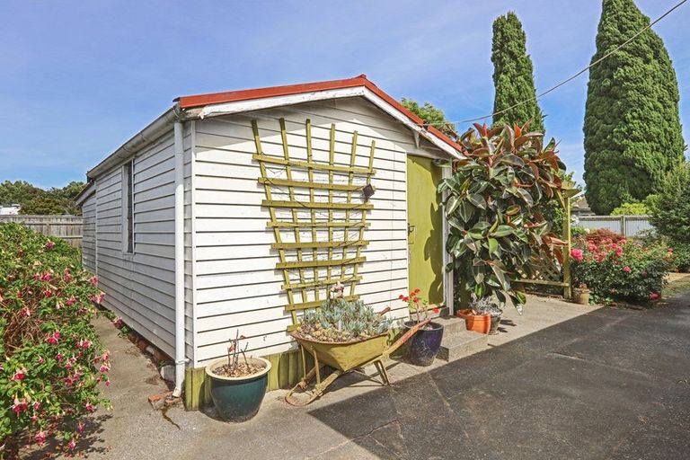 Photo of property in 10 Mill Road, Clive, 4102