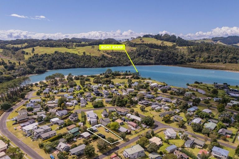 Photo of property in 40 Hardy Place, Cooks Beach, Whitianga, 3591