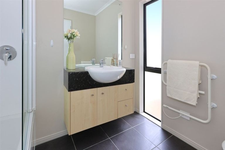 Photo of property in 12 Peachstone Lane, Henderson, Auckland, 0612