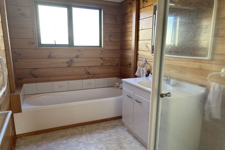 Photo of property in 2 Waipuna Place, Rototuna, Hamilton, 3210