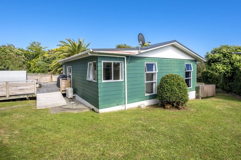 Photo of property in 21 Ruru Street, Waikanae, 5036