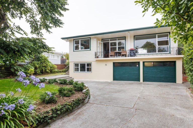 Photo of property in 5 Wigan Place, Hokowhitu, Palmerston North, 4410