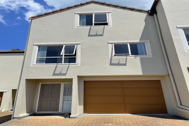 Photo of property in 3/57 Gladstone Road, Northcote, Auckland, 0627