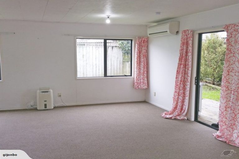 Photo of property in 7a Oteha Valley, Northcross, Auckland, 0632