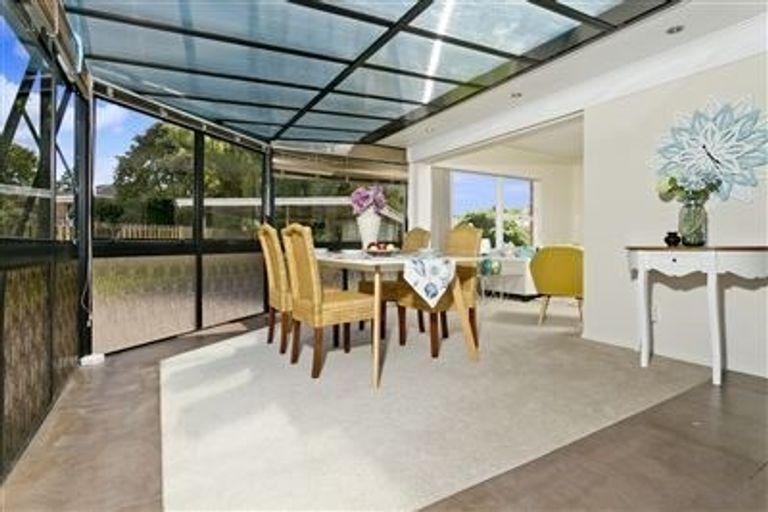 Photo of property in 1/14 Kapiti Place, Sunnynook, Auckland, 0620