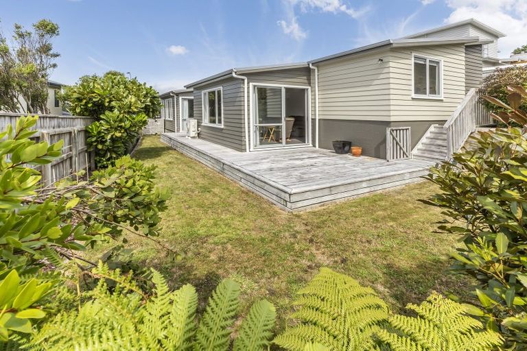 Photo of property in 3 Kaweka Close, Aotea, Porirua, 5024