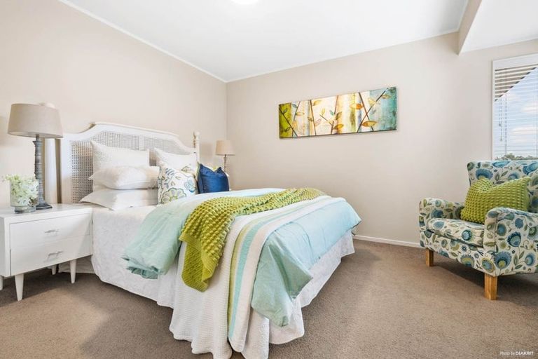 Photo of property in 45 Golfland Drive, Golflands, Auckland, 2013