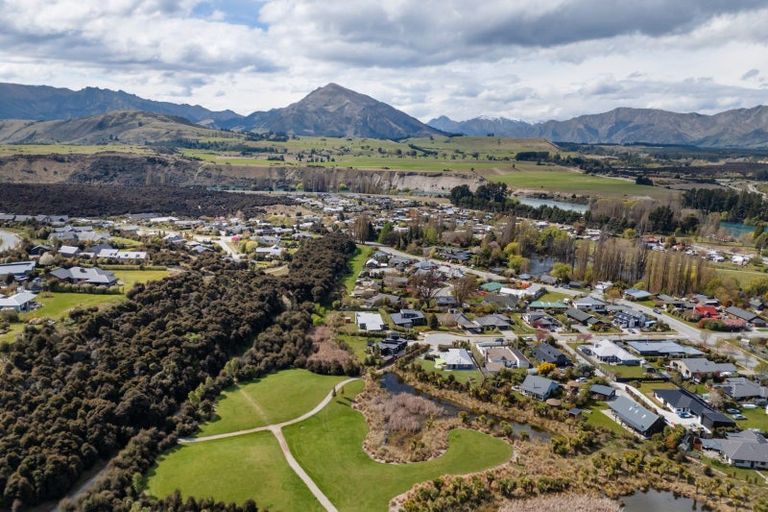 Photo of property in 17 Hunt Place, Albert Town, Wanaka, 9305