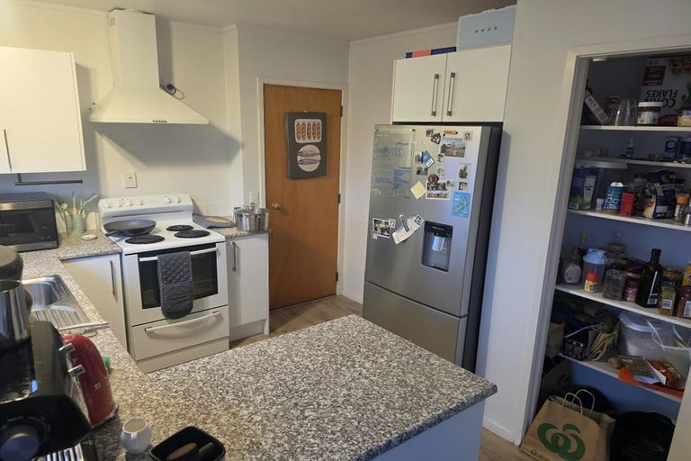 Photo of property in 2/4 Valley View Road, Glenfield, Auckland, 0629