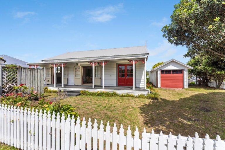 Photo of property in 1 Eruini Street, Waikanae Beach, Waikanae, 5036