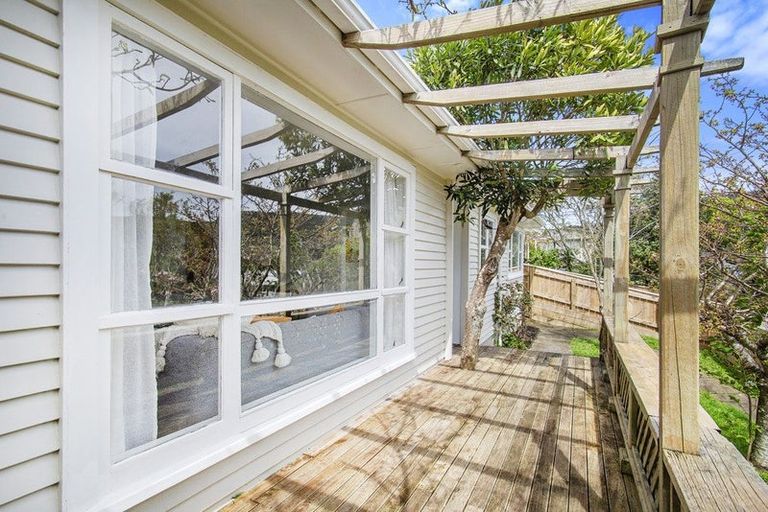 Photo of property in 49 Taylor Terrace, Tawa, Wellington, 5028