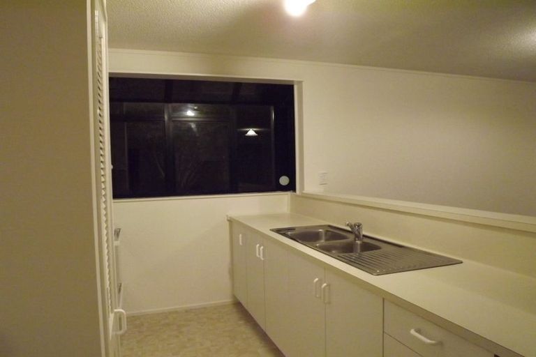 Photo of property in 1/13a Kitewao Street, Northcote, Auckland, 0627