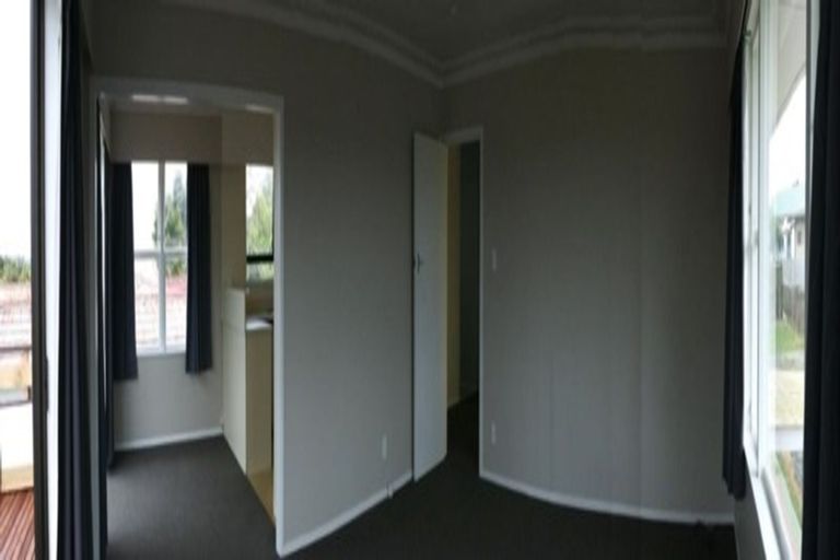 Photo of property in 33 School Road, Te Atatu South, Auckland, 0610