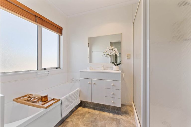 Photo of property in 2 Pipi Street, Two Mile Bay, Taupo, 3330