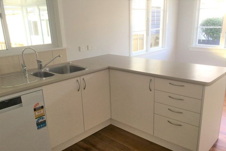 Photo of property in 33 Princes Street, Fitzroy, New Plymouth, 4312