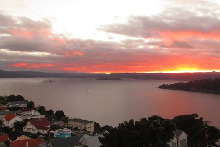 Photo of property in 17 Palliser Road, Roseneath, Wellington, 6011