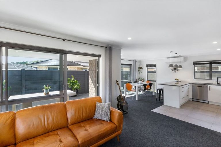 Photo of property in 3 Shearwater Lane, Whitby, Porirua, 5024