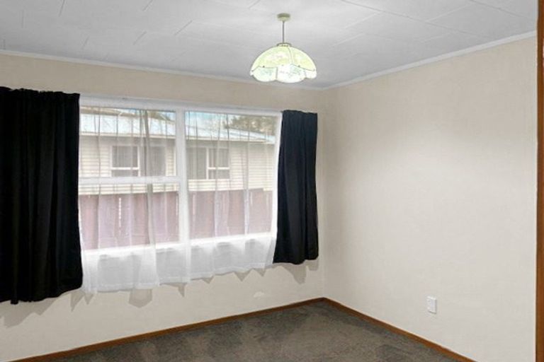 Photo of property in 77 Riverpark Crescent, Henderson, Auckland, 0610