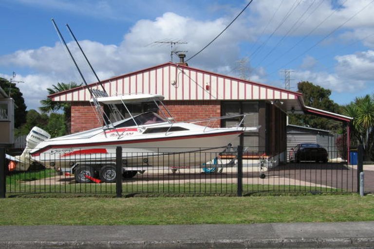 Photo of property in 15 Royal View Road, Te Atatu South, Auckland, 0610