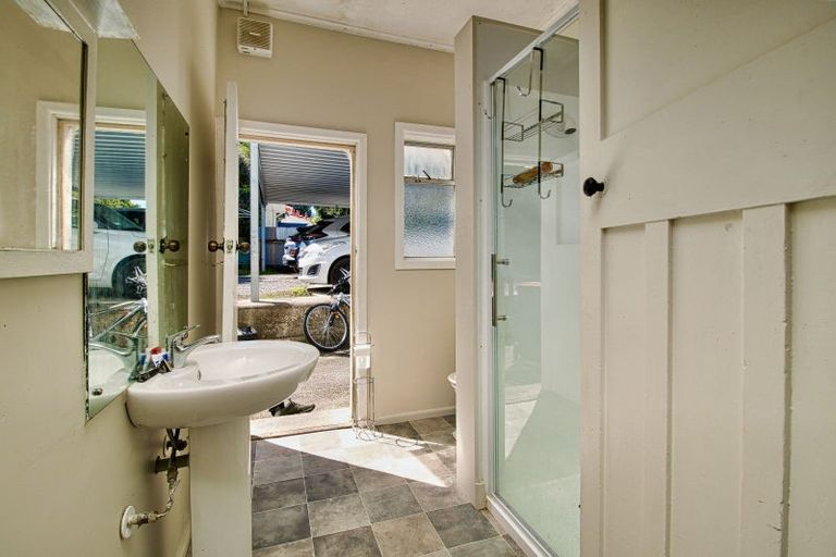 Photo of property in 22 Coote Road, Bluff Hill, Napier, 4110