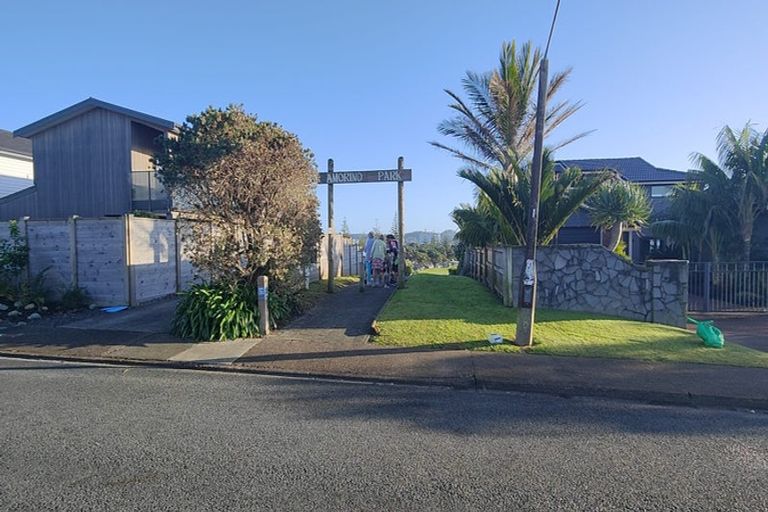 Photo of property in 74 Rosario Crescent, Red Beach, 0932