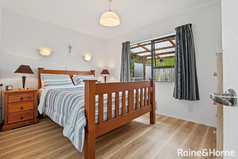 Photo of property in 2/35 Topliss Drive, Northcross, Auckland, 0632