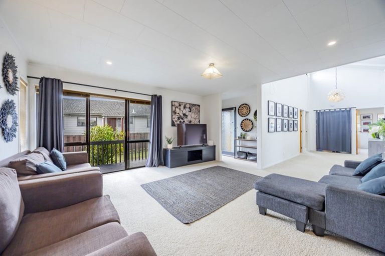 Photo of property in 34 Aviemore Drive, Highland Park, Auckland, 2010