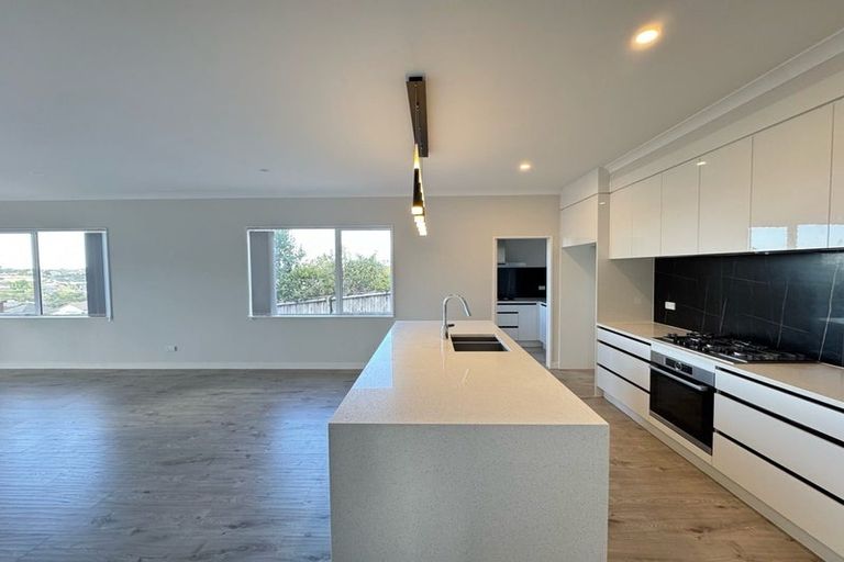 Photo of property in 18 Taurikura Way, Fairview Heights, Auckland, 0632