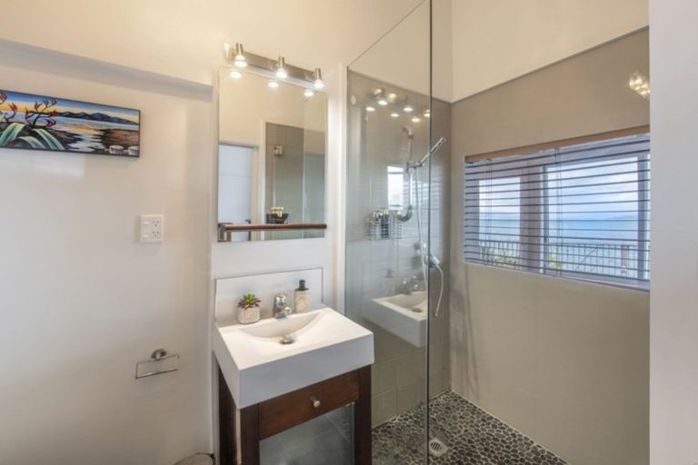 Photo of property in 76 Evans Bay Parade, Roseneath, Wellington, 6021