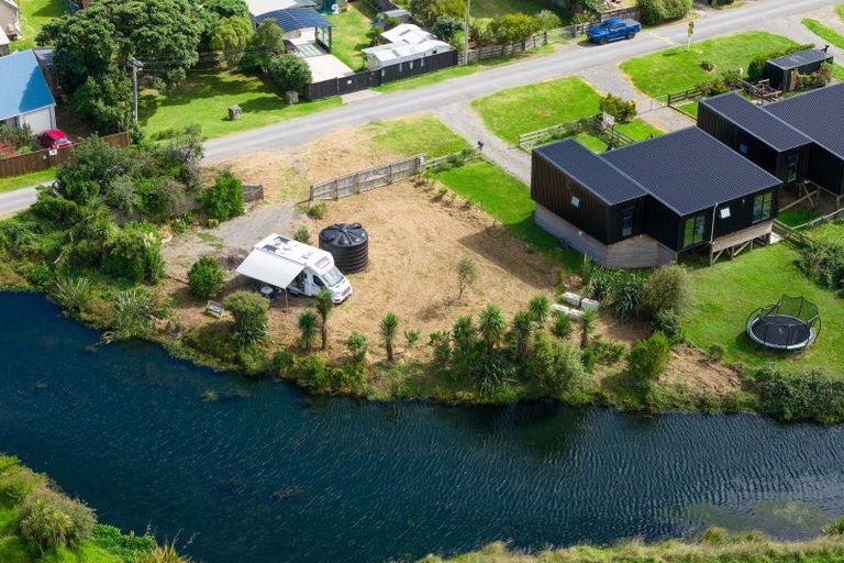 Photo of property in 44 Kapiti Lane, Otaki Beach, Otaki, 5512