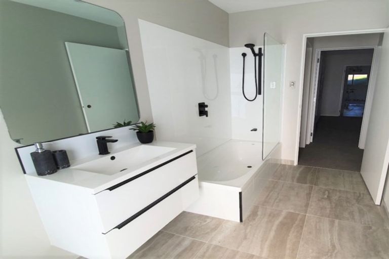 Photo of property in 52 Lotus Avenue, Mount Maunganui, 3116