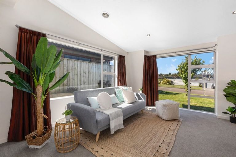 Photo of property in 18 Dusky Crescent, Aotea, Porirua, 5024