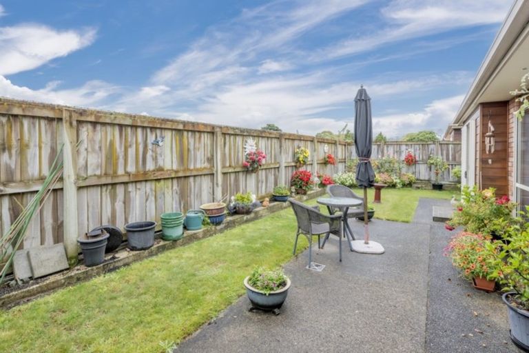 Photo of property in Rangeview Villas, 10/9 Fuller Close, Levin, 5510