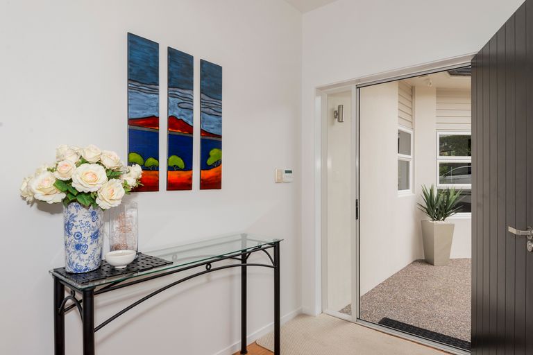 Photo of property in 215d Schnapper Rock Road, Schnapper Rock, Auckland, 0632