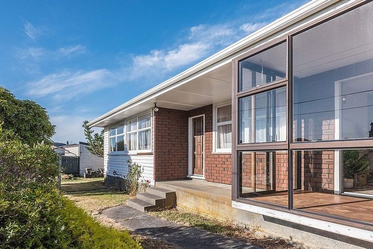 Photo of property in 23 Cara Crescent, Paparangi, Wellington, 6037